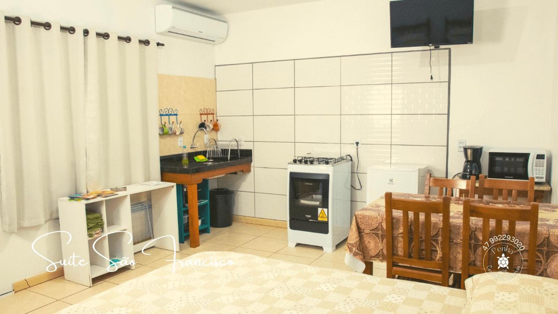 Apartamento confortável e amplo, próximo ao Parque Beto Carrero e praia de Armação Penha  Esterno foto